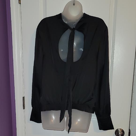 Express  Black Tie Cut Out  Back Women's Blouse Sz: XL - Picture 9 of 9